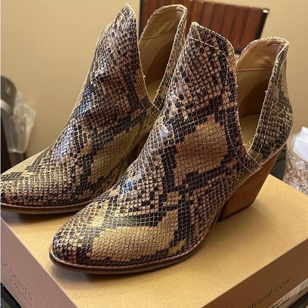 Coconut by Matisse booties